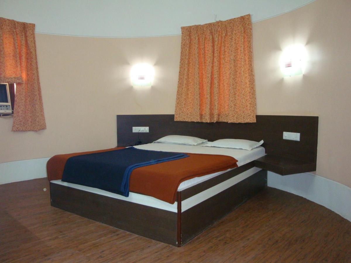 Hotel Tapovan Нашик Екстериор снимка