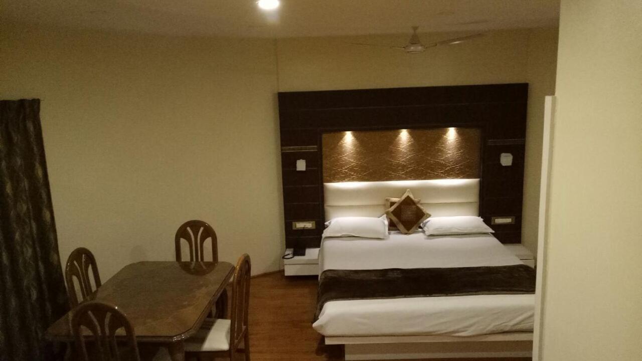 Hotel Tapovan Нашик Екстериор снимка