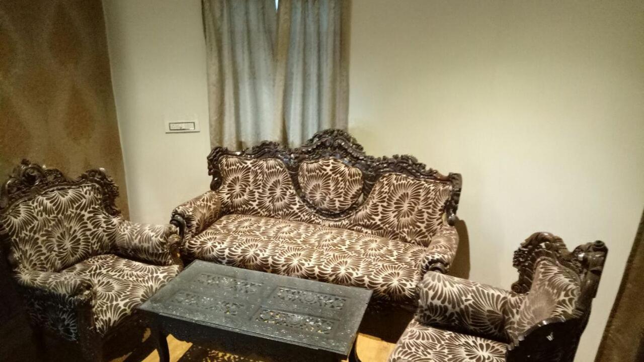 Hotel Tapovan Нашик Екстериор снимка